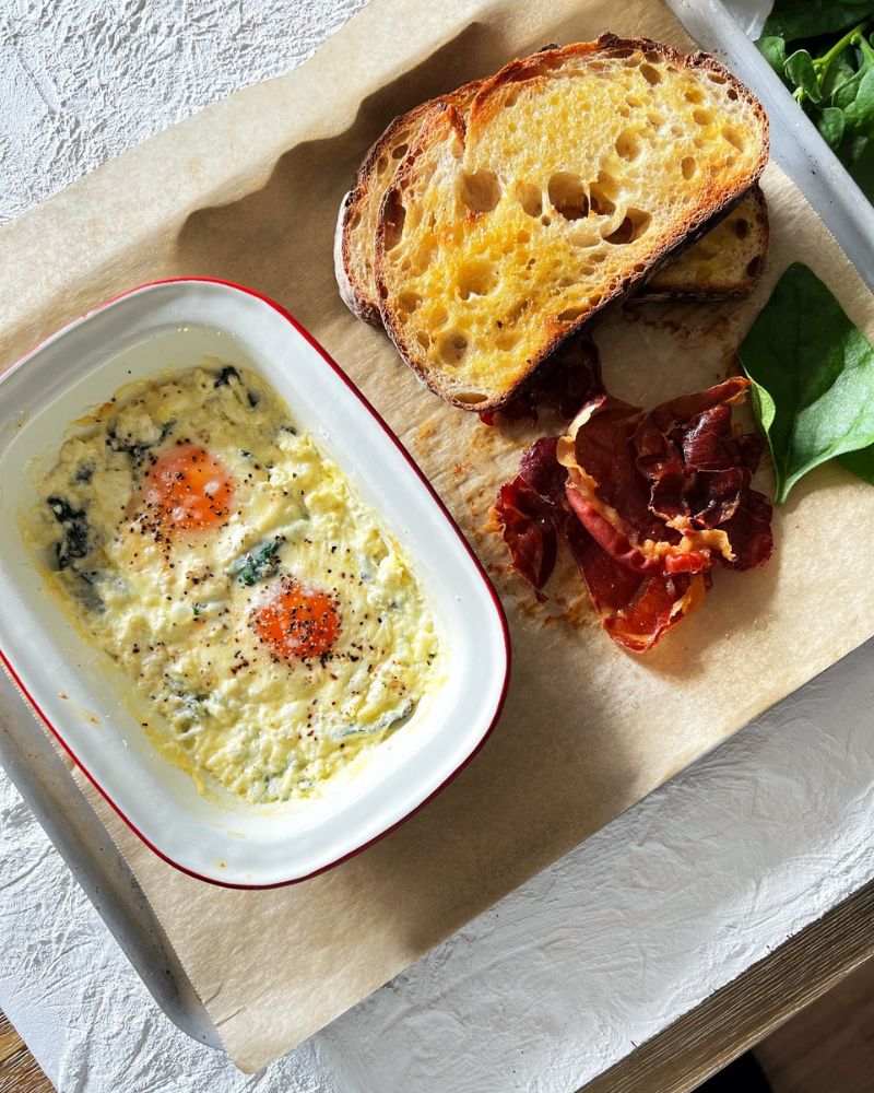 baked eggs with toast and proscuitto