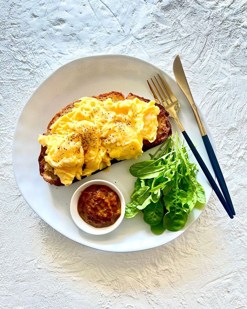 The best Scrambled Eggs on toast with rocket and chutney