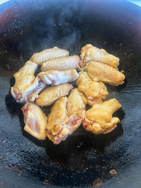 chicken wings in wok cooking