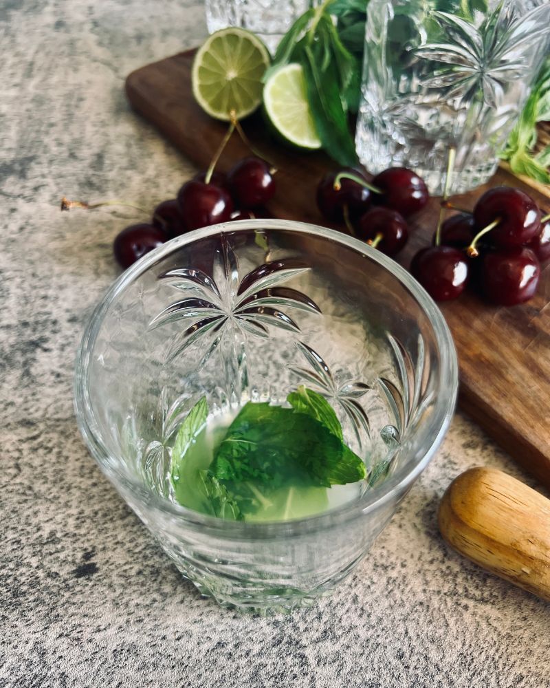 mint leaves in glass