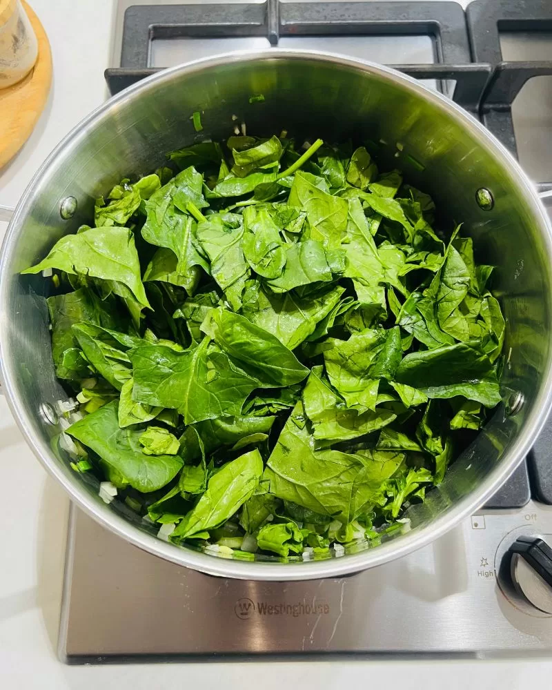 fresh spinach leaves in a saucepan