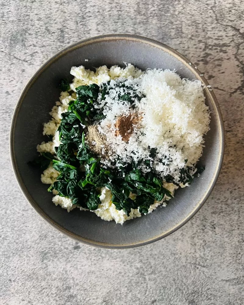 spinach and ricotta filling in bowl