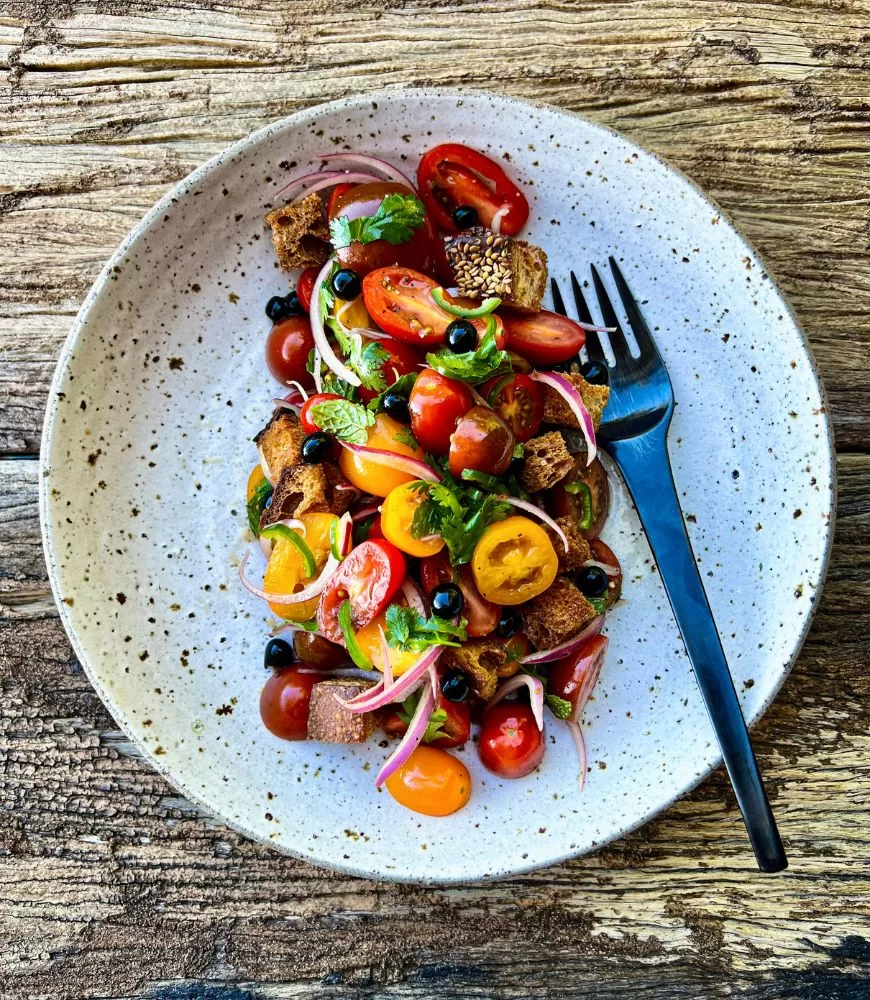 medley tomates in a bowl with croutons. Bruschetta bowl